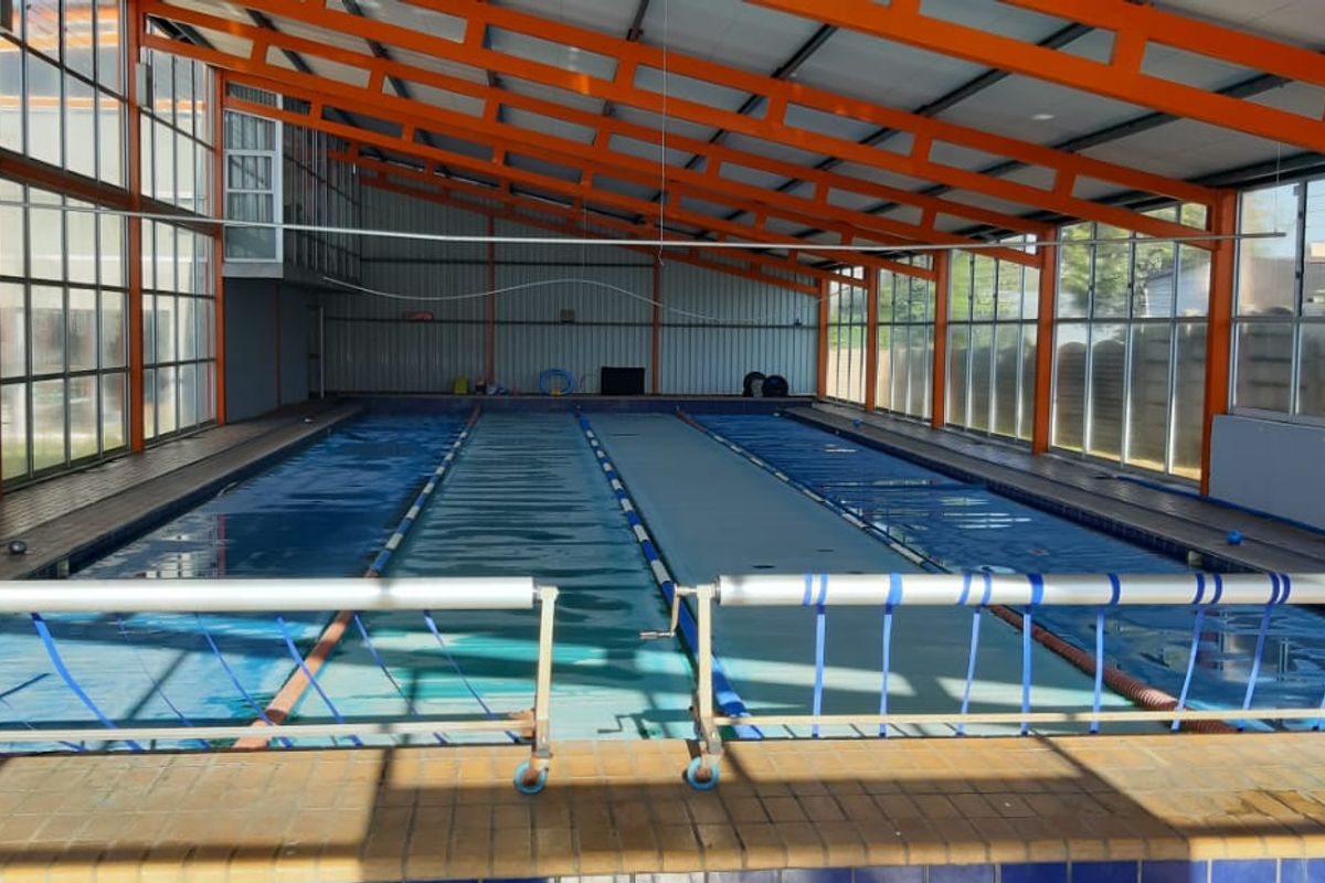 FOR SALE: Unique Property with Indoor Swimming Pool – Endless Potential! - Photo 5