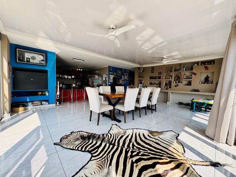 Elegant Double-Story Home with Pool & Scenic Views – Sable Hills Waterfront Estate - Photo 9