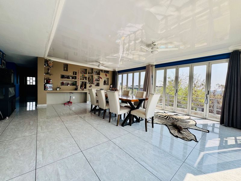 Elegant Double-Story Home with Pool & Scenic Views – Sable Hills Waterfront Estate - Photo 7