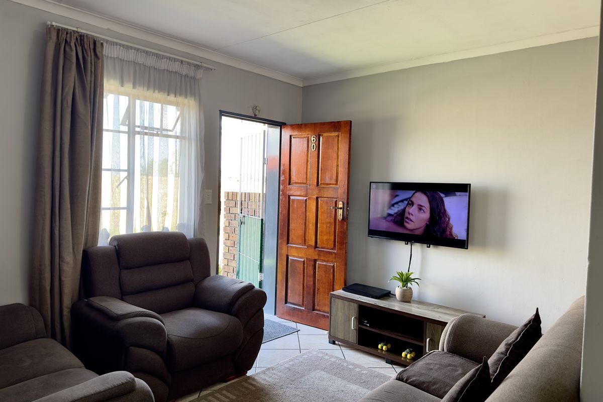 Move-in Ready 2-Bedroom Townhouse in Evander Community. - Photo 3