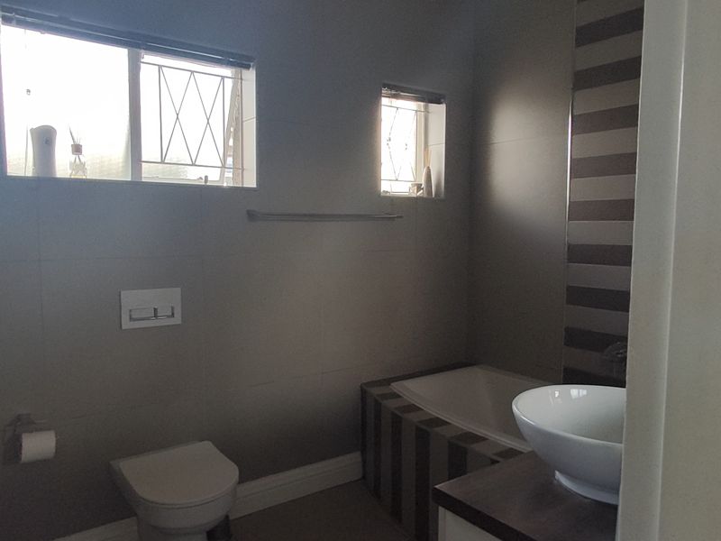 Charming 3-bedroom Freehold To Let in Kabega, Port Elizabeth – perfect for family living! Don't mis - Photo 7