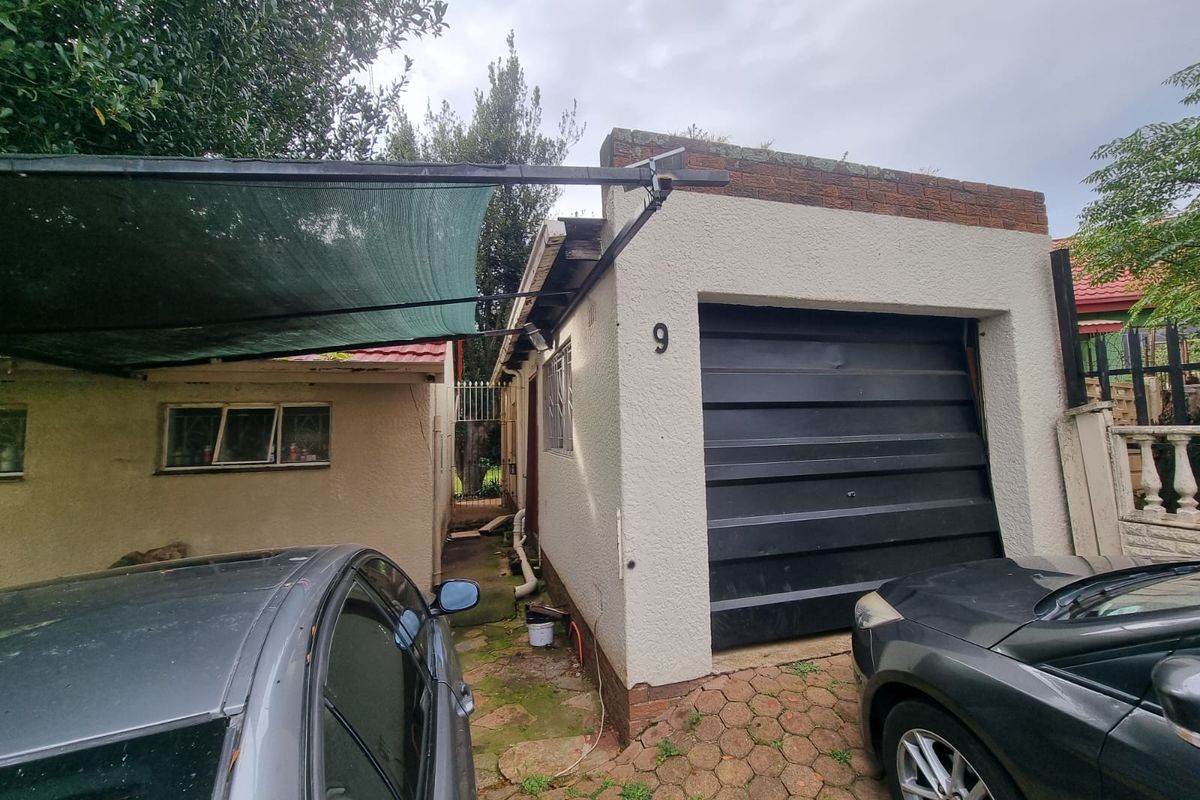 Spacious three bedroom Home with flatlet to let - Photo 5