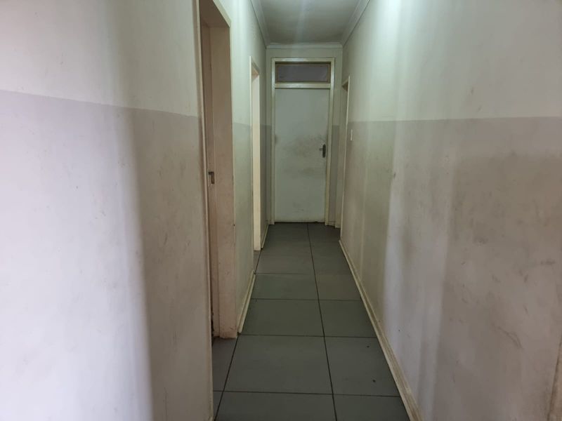 Spacious three bedroom Home with flatlet to let - Photo 9