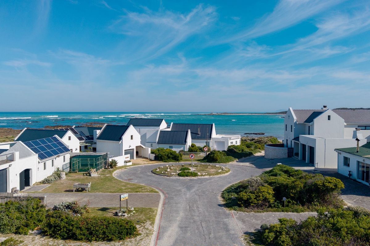 Coastal 2-Bedroom Home with Ensuite, Flatlet, and Modern Amenities - Photo 5