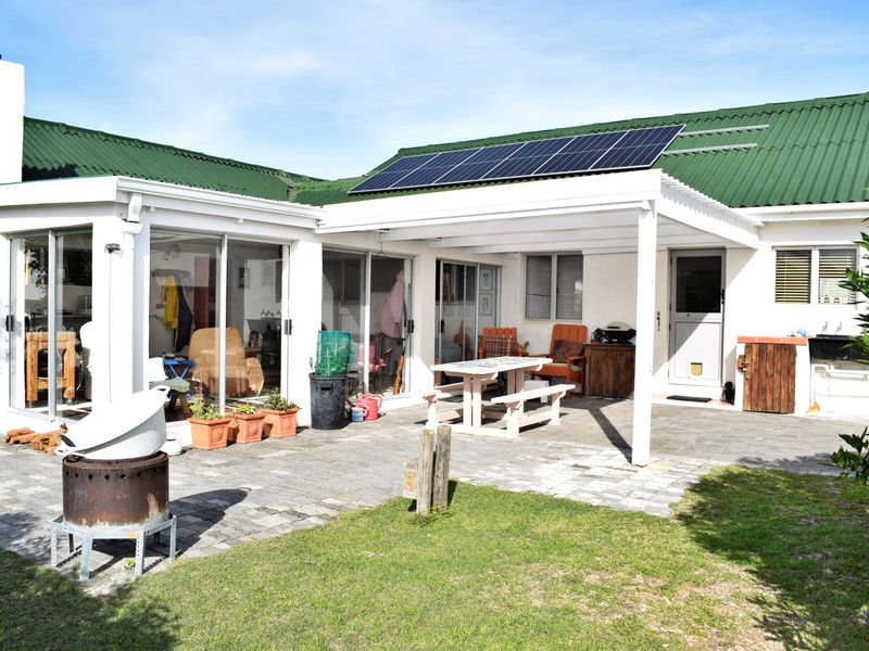 Coastal 2-Bedroom Home with Ensuite, Flatlet, and Modern Amenities - Photo 3