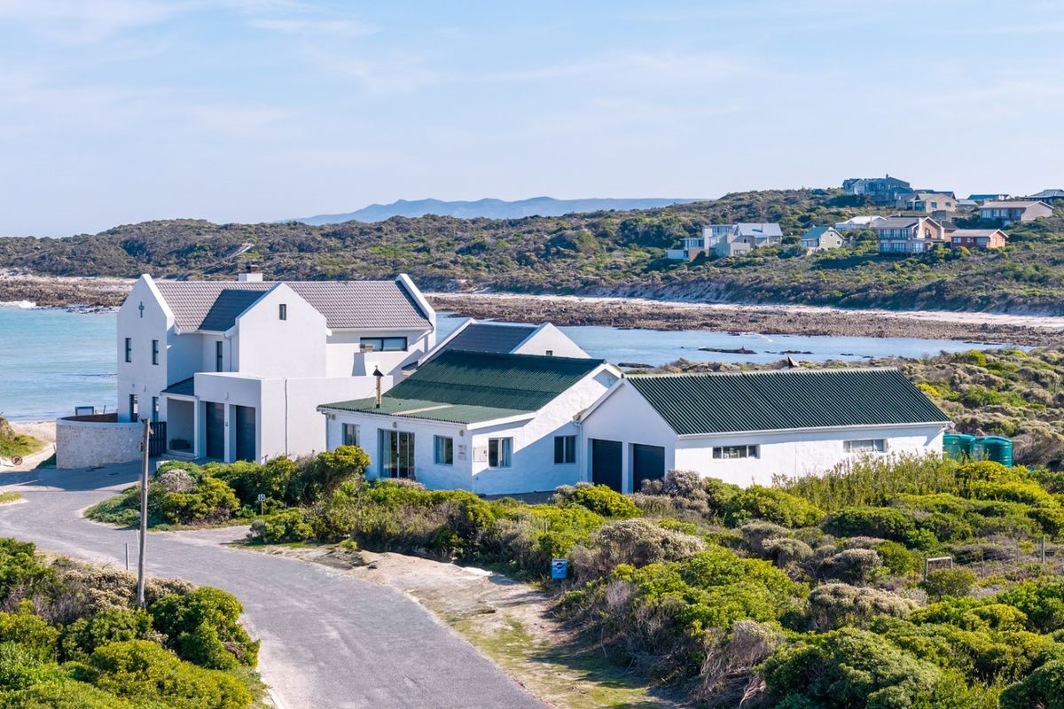 Coastal 2-Bedroom Home with Ensuite, Flatlet, and Modern Amenities - Photo 4