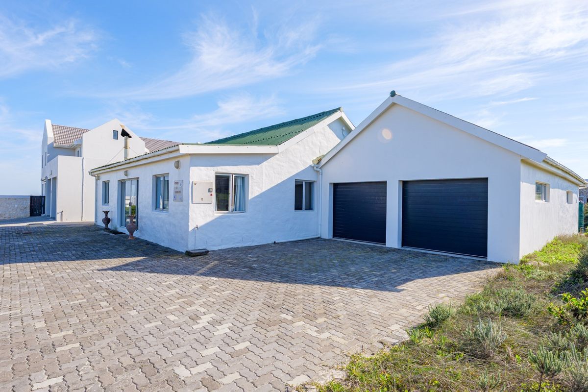Coastal 2-Bedroom Home with Ensuite, Flatlet, and Modern Amenities - Photo 2