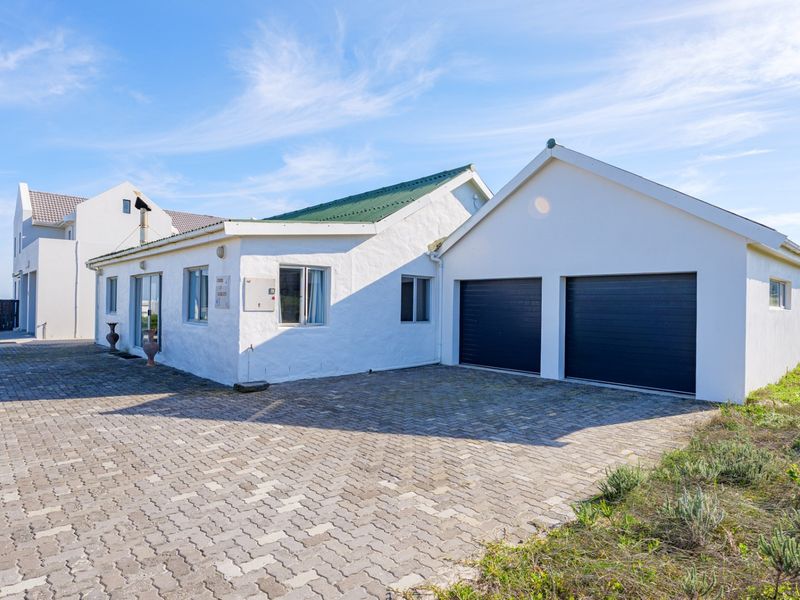 Coastal 2-Bedroom Home with Ensuite, Flatlet, and Modern Amenities - Photo 2