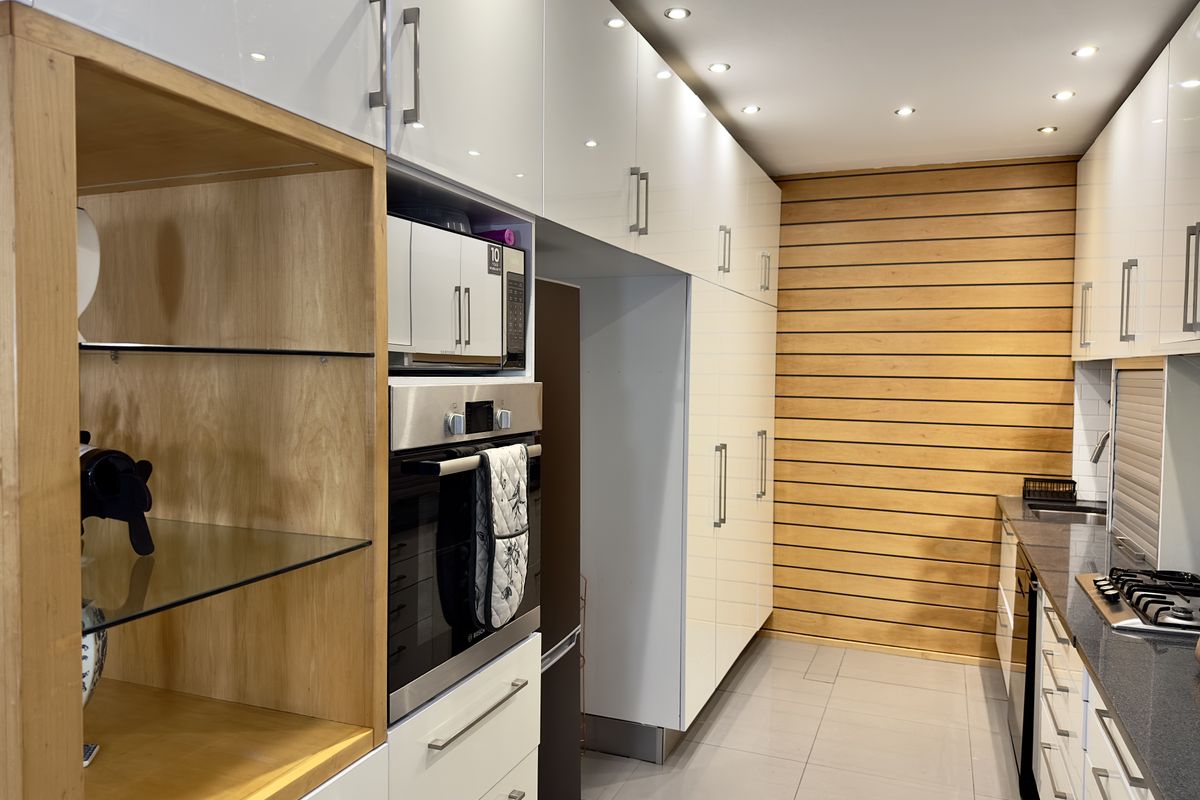 Modern 3-Bedroom Home with Income Potential. - Photo 4