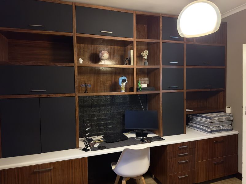 Modern 3-Bedroom Home with Income Potential. - Photo 8