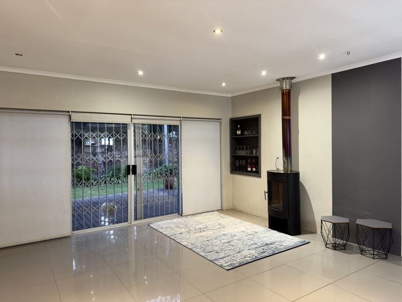 Modern 3-Bedroom Home with Income Potential. - Photo 7