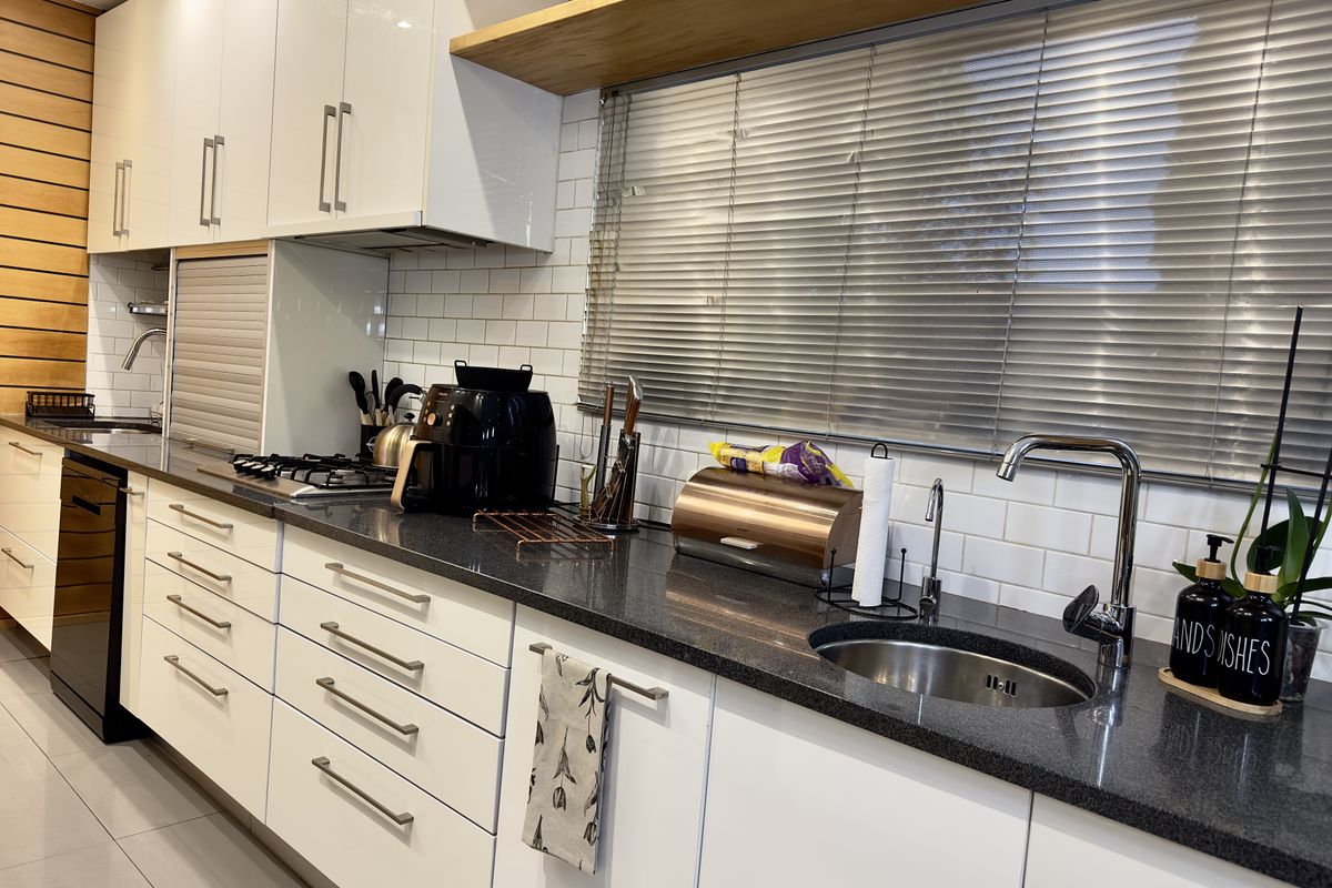 Modern 3-Bedroom Home with Income Potential. - Photo 5