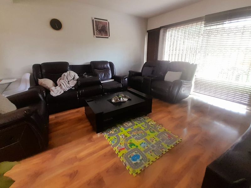 2 Bedroom Duplex Townhouse in Strubensvallei - Pet Friendly - Photo 5