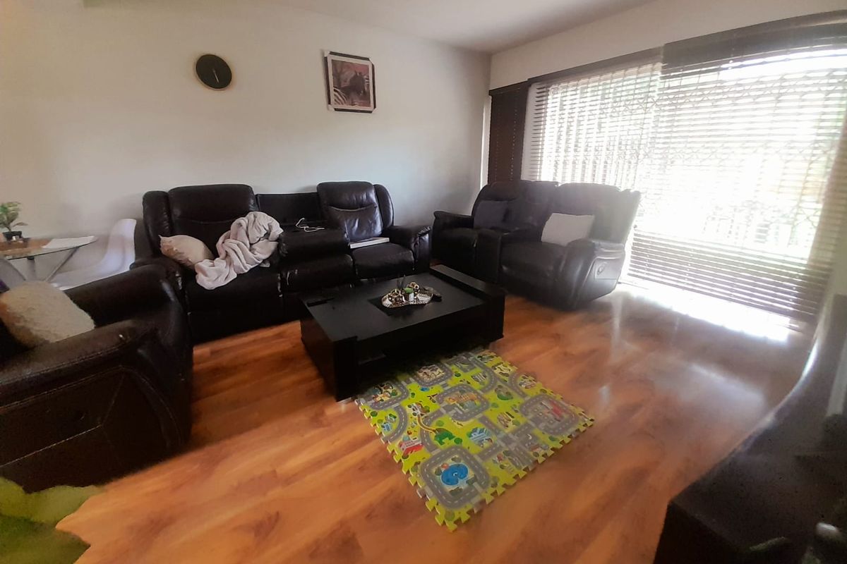 2 Bedroom Duplex Townhouse in Strubensvallei - Pet Friendly - Photo 5
