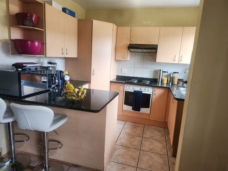 2 Bedroom Duplex Townhouse in Strubensvallei - Pet Friendly - Photo 2