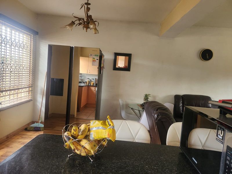 2 Bedroom Duplex Townhouse in Strubensvallei - Pet Friendly - Photo 4
