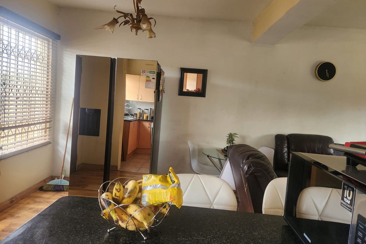 2 Bedroom Duplex Townhouse in Strubensvallei - Pet Friendly - Photo 4