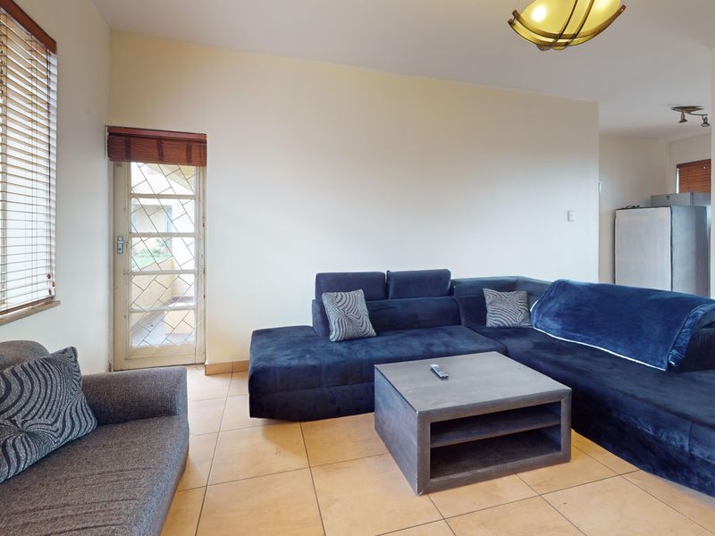 Stylish 1-Bedroom Flat with Modern Finishes - Photo 9