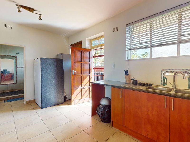 Stylish 1-Bedroom Flat with Modern Finishes - Photo 2