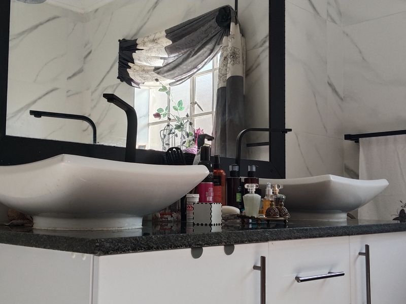 Own a charming, income-generating property in the heart of historic Heidelberg! - Photo 2