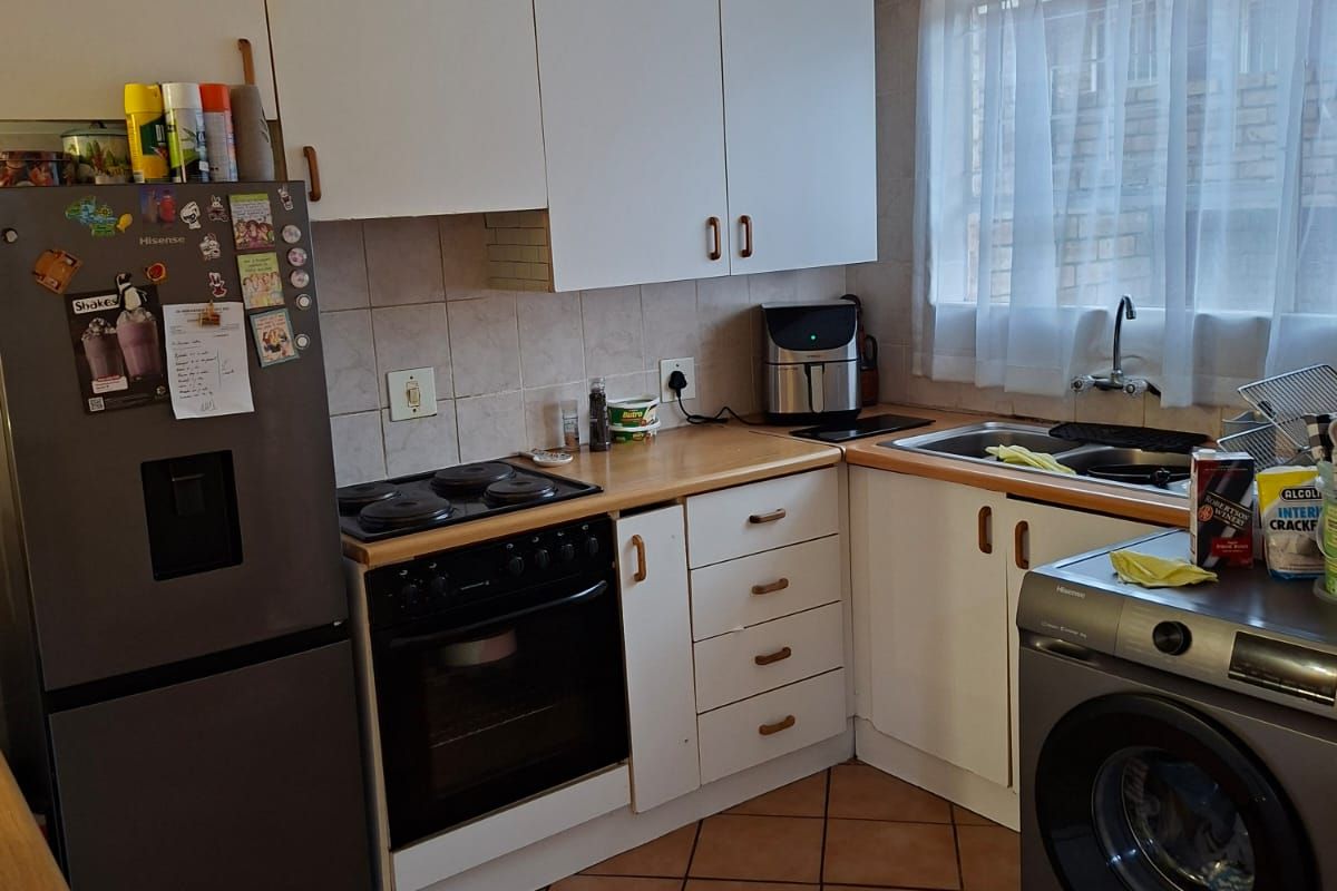 2 Bedroom 2 1/2 Bathroom Duplex in Roodekrans - Photo 2