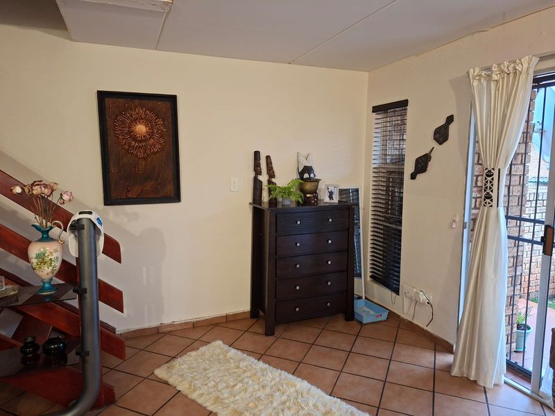 2 Bedroom 2 1/2 Bathroom Duplex in Roodekrans - Photo 6