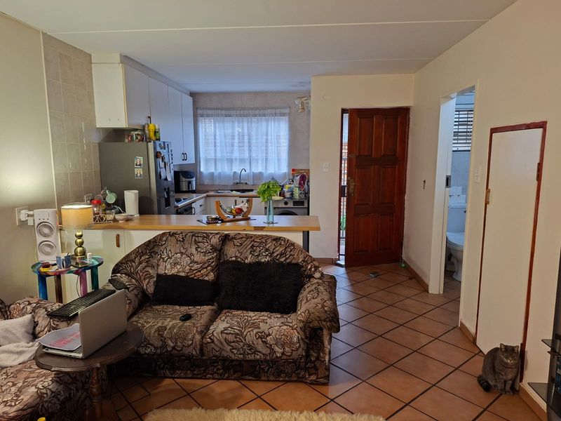 2 Bedroom 2 1/2 Bathroom Duplex in Roodekrans - Photo 5
