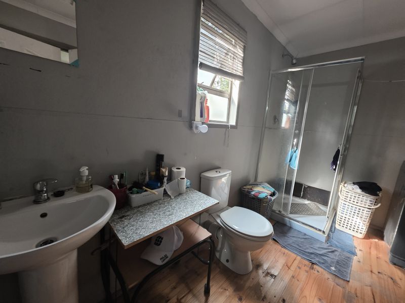 Versatile 3-Bedroom Home with Pool and Bonus 2-Bedroom Wendy House - Photo 7