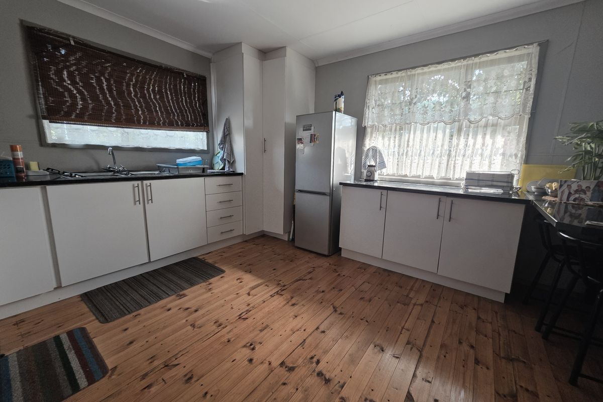 Versatile 3-Bedroom Home with Pool and Bonus 2-Bedroom Wendy House - Photo 2