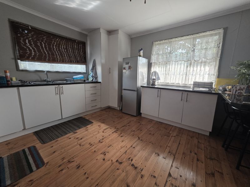 Versatile 3-Bedroom Home with Pool and Bonus 2-Bedroom Wendy House - Photo 2