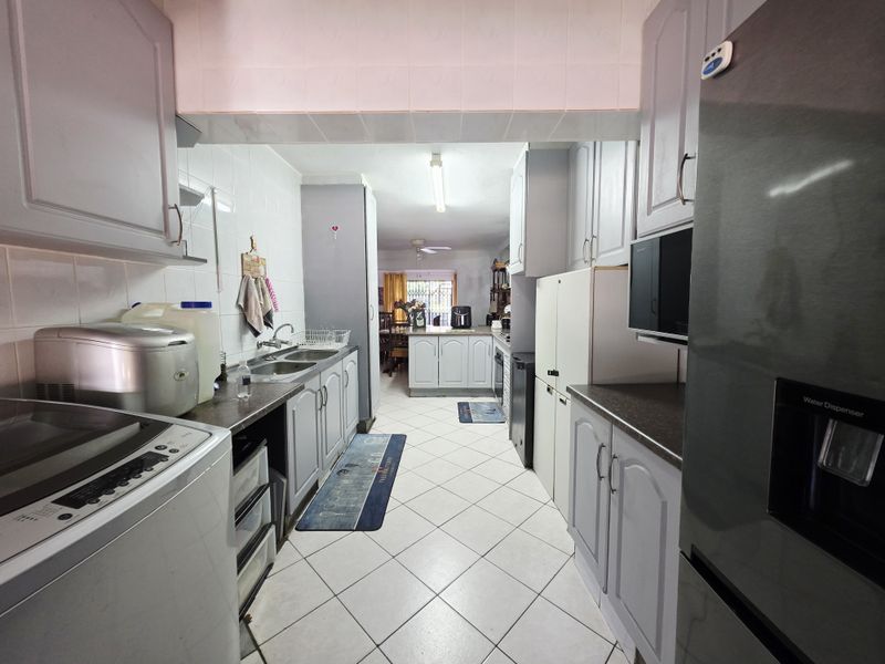 Stylish 3-Bedroom Duplex with Jacuzzi – Comfortable & Modern Living - Photo 5