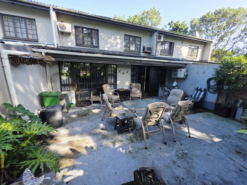 Stylish 3-Bedroom Duplex with Jacuzzi – Comfortable & Modern Living - Photo 2