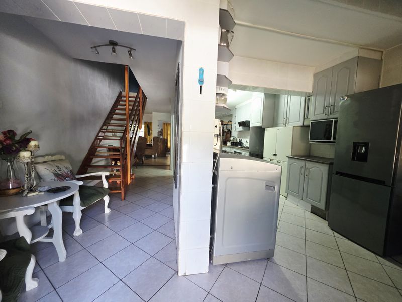 Stylish 3-Bedroom Duplex with Jacuzzi – Comfortable & Modern Living - Photo 7