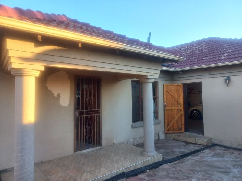 Modern Two Bedroom, Two bathroom Stand Alone with double garage to let. - Photo 8