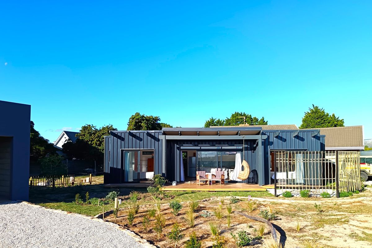 Modern Furnished Two-Bedroom Home to Rent in Tranquil Fisherhaven, Hermanus - Photo 3