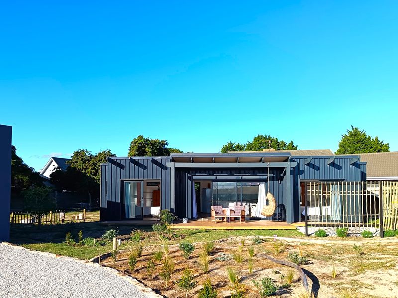 Modern Furnished Two-Bedroom Home to Rent in Tranquil Fisherhaven, Hermanus - Photo 3