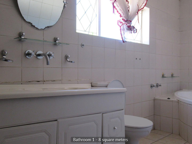 A canvvass to start changing theis once loved 3 bedroom family house in to your dream home - Photo 6