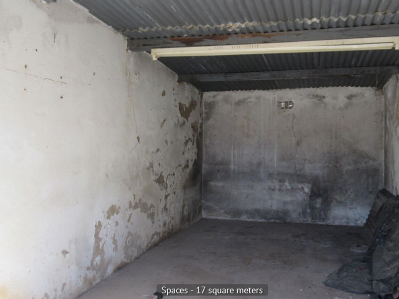A canvvass to start changing theis once loved 3 bedroom family house in to your dream home - Photo 4