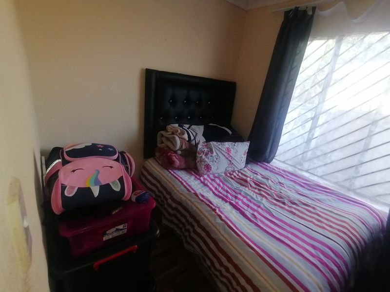 Spacious 2-Bedroom house for Sale in Lotus Gardens!!! - Photo 10