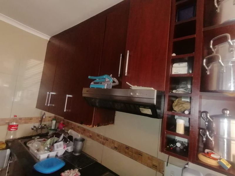 Spacious 2-Bedroom house for Sale in Lotus Gardens!!! - Photo 6