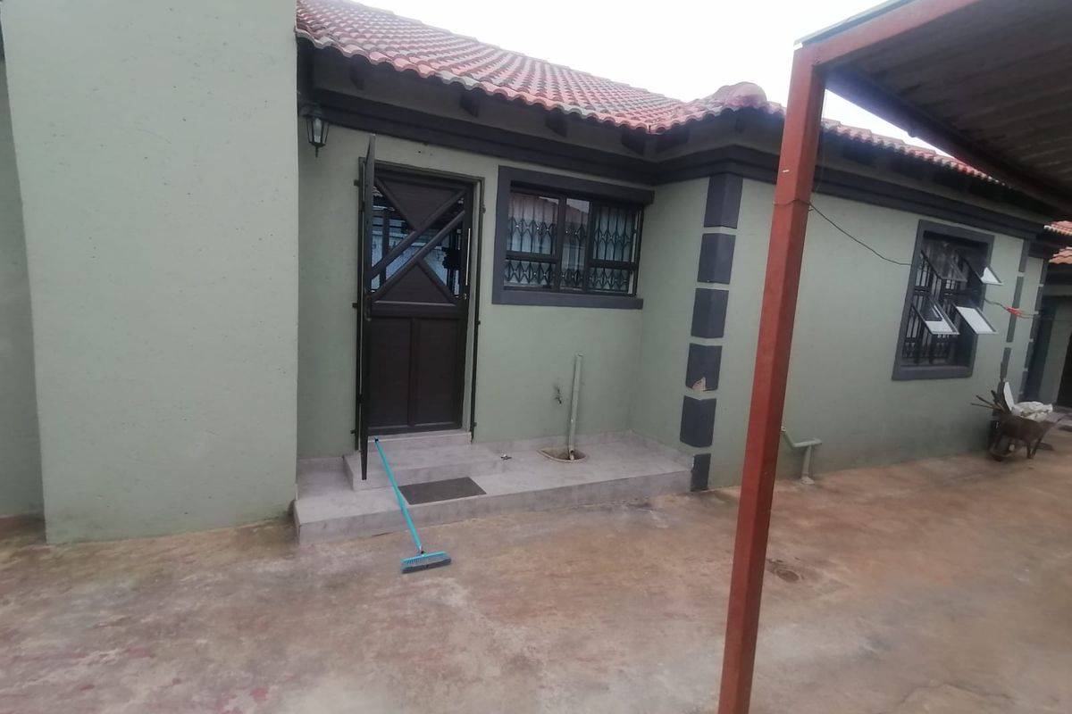 Charming 3-Bedroom Home for Sale in Lotus Gardens – Corner Stand with Big Yard! - Photo 2