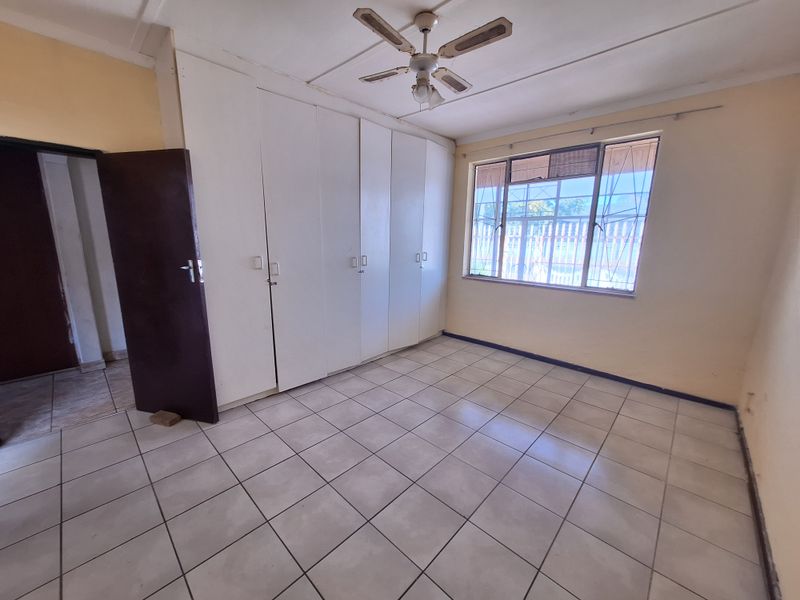FIXER UPPER WITH EXCELLENT POTENTIAL! - Photo 8
