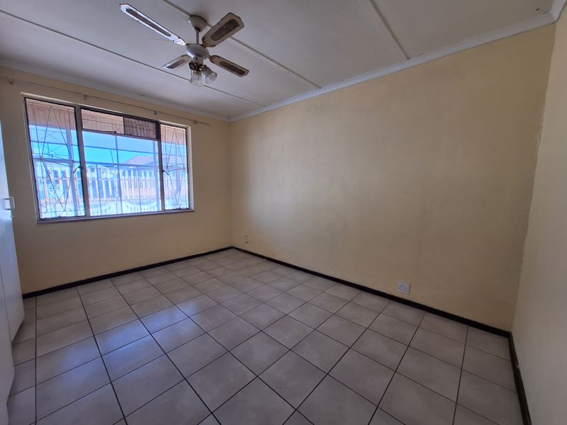 FIXER UPPER WITH EXCELLENT POTENTIAL! - Photo 7