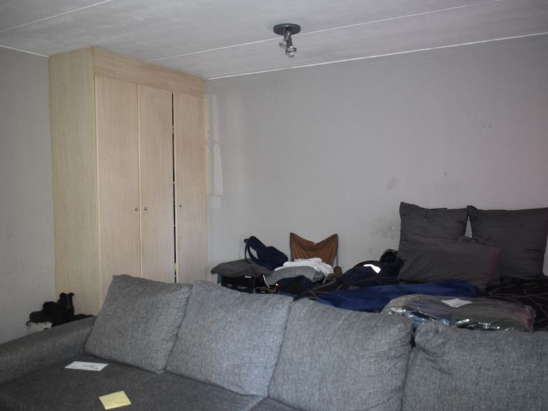 Cozy 1 bedroom ground unit for sale in Klippoortjie - Photo 7