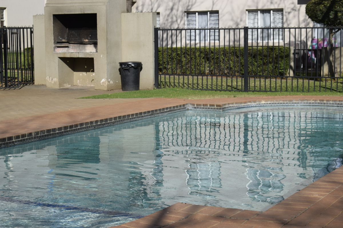 Cozy 1 bedroom ground unit for sale in Klippoortjie - Photo 3