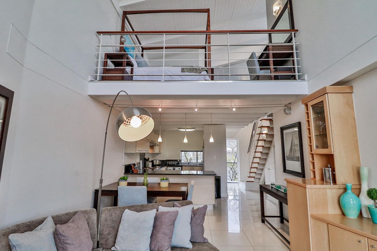 Modern Double-Volume Loft Apartment - Fully Furnished - Walmer - Photo 5