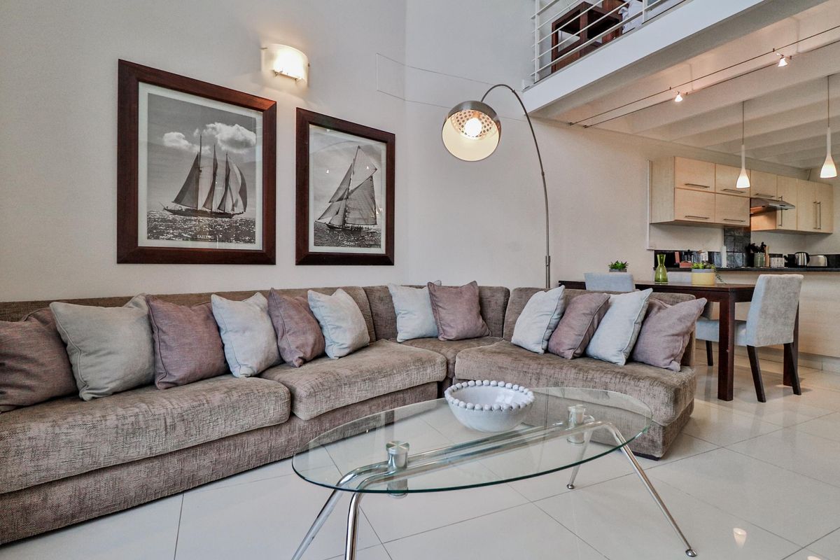Modern Double-Volume Loft Apartment - Fully Furnished - Walmer - Photo 3