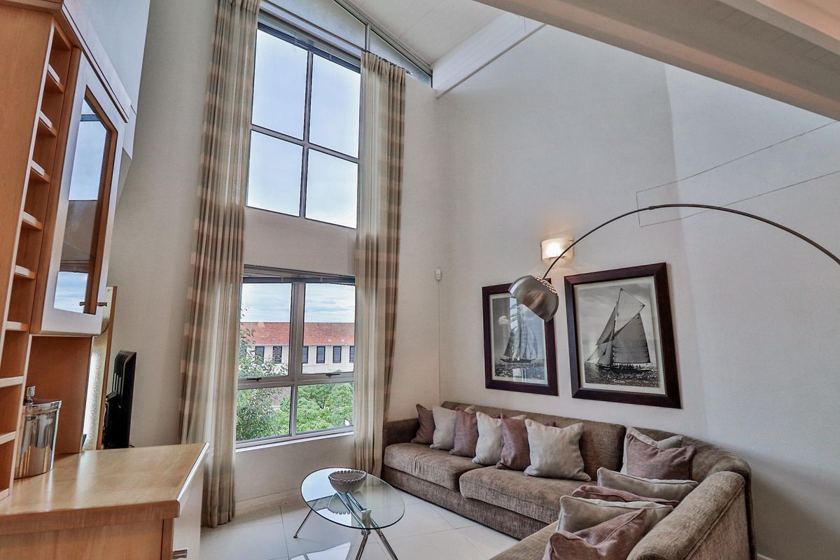 Modern Double-Volume Loft Apartment - Fully Furnished - Walmer - Photo 2
