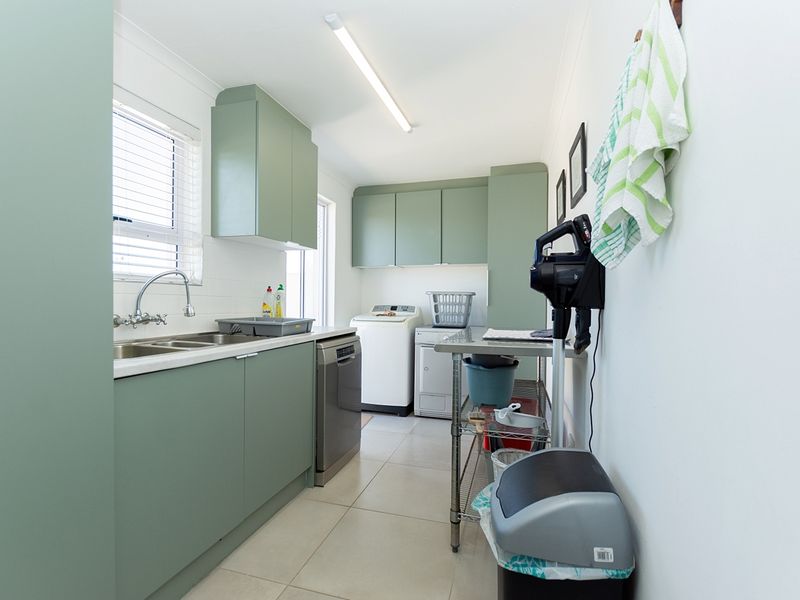 Stylish Beachside Home in Dwarskersbos - Photo 5