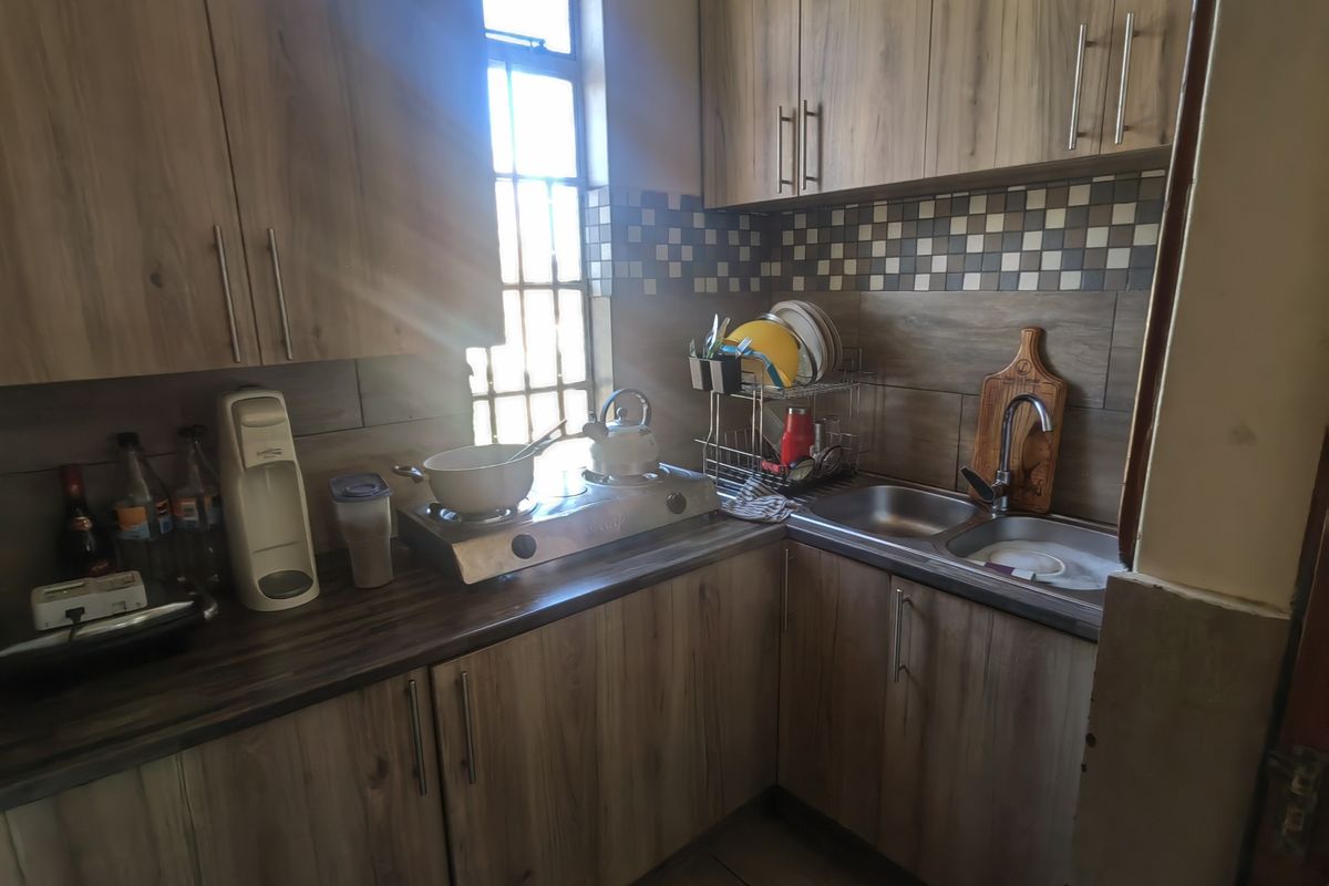 Charming 3-Bedroom Home for sale  in Nigel Central - Photo 4